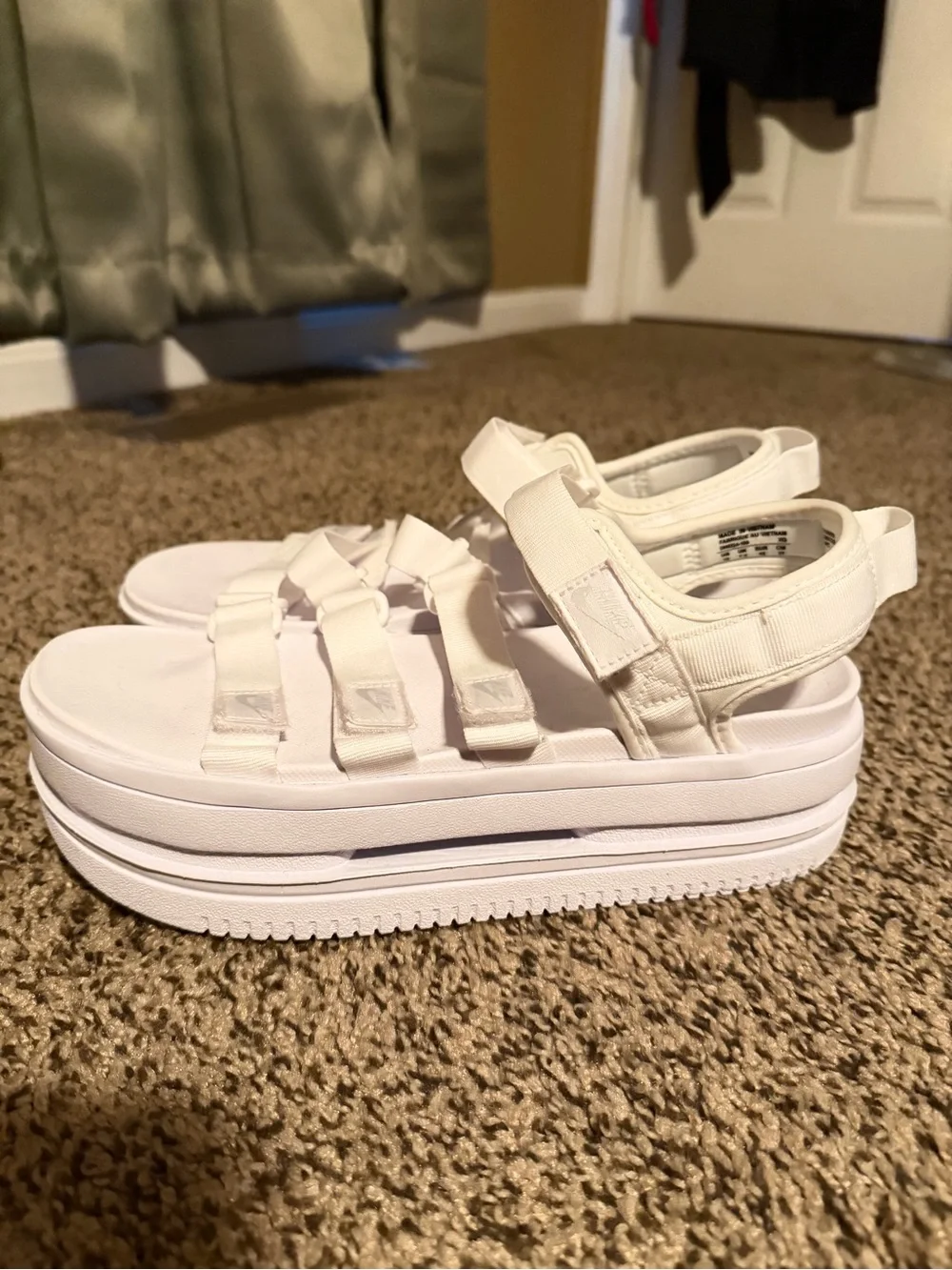 NIKE Icon Sandal Size 10 Womens White Pure Platinum Platform Shoes